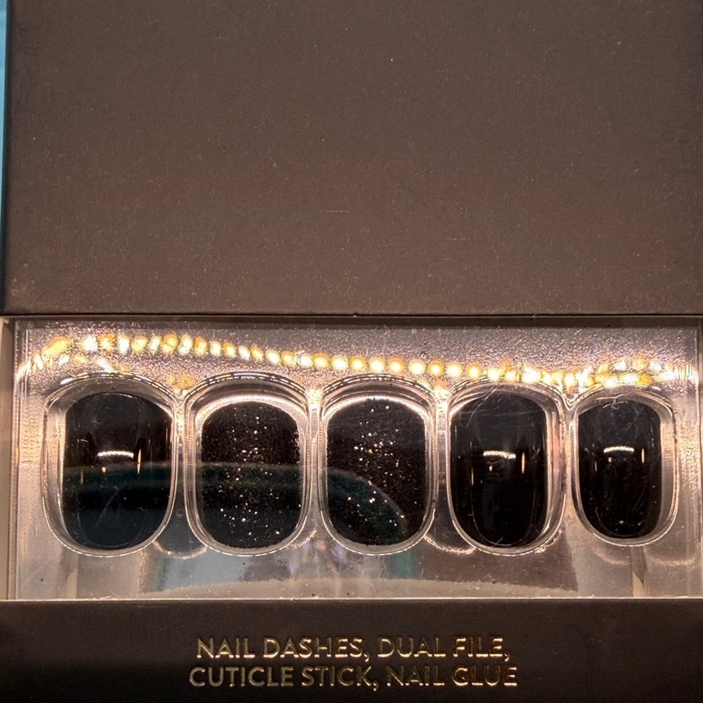 Red Aspen Black and Sparkle Mani set - Picture 3 of 7